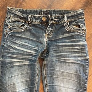 Juniors Z2 Jeans size 7.  Tag has been cut out but measurements are in pics
